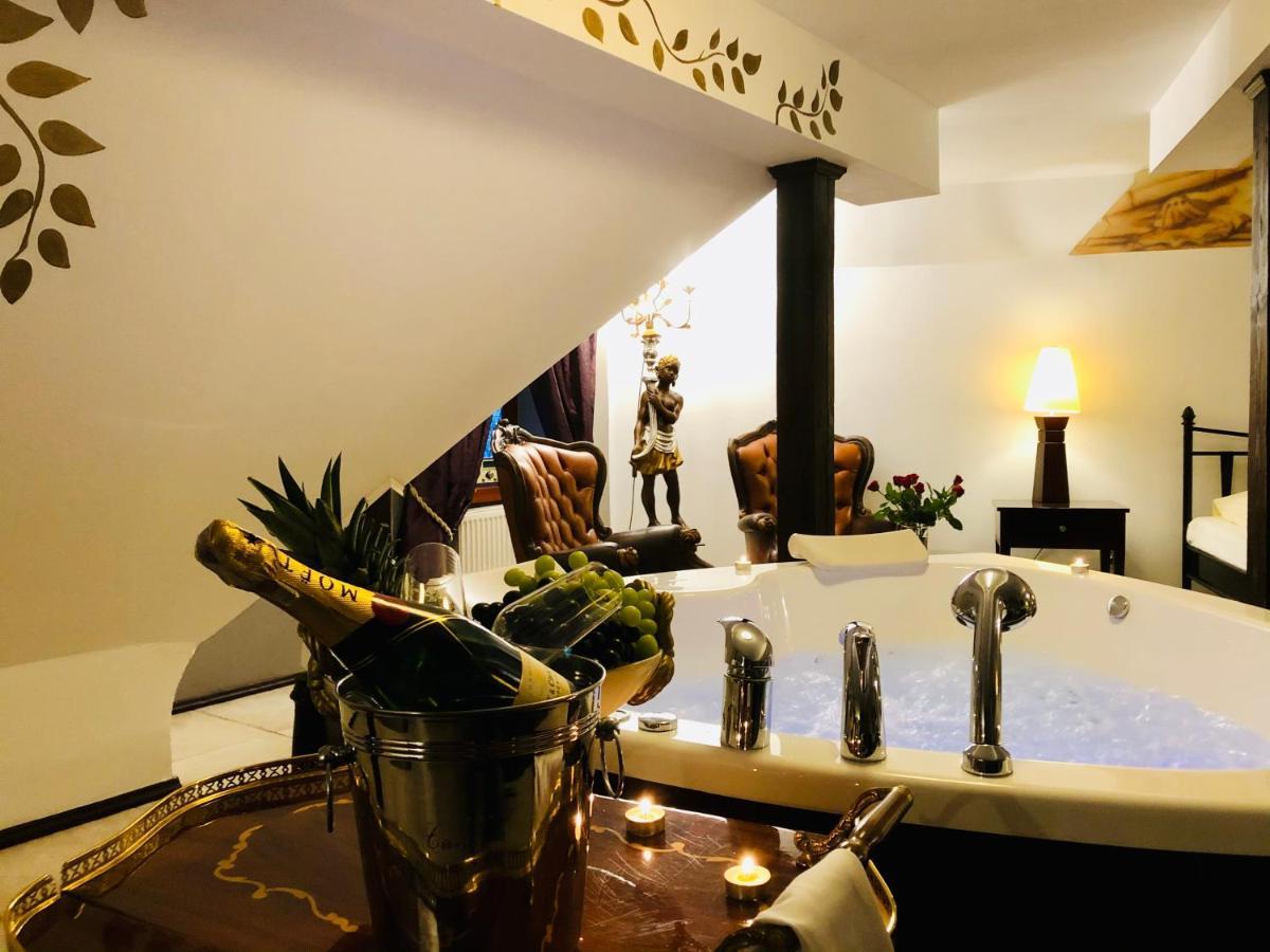 Restauracja - Hotel Mocca D'Oro ミコウフ エクステリア 写真