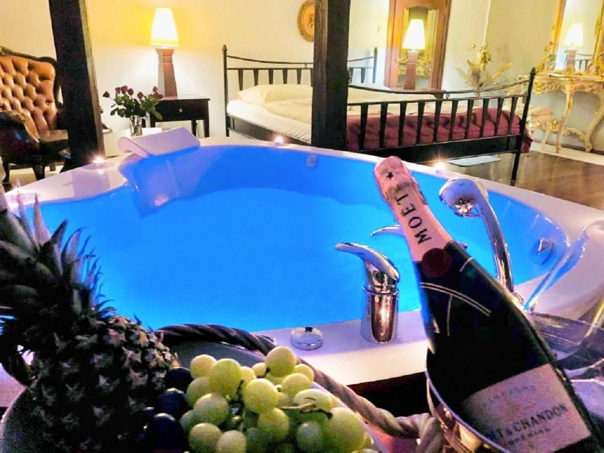 Restauracja - Hotel Mocca D'Oro ミコウフ エクステリア 写真