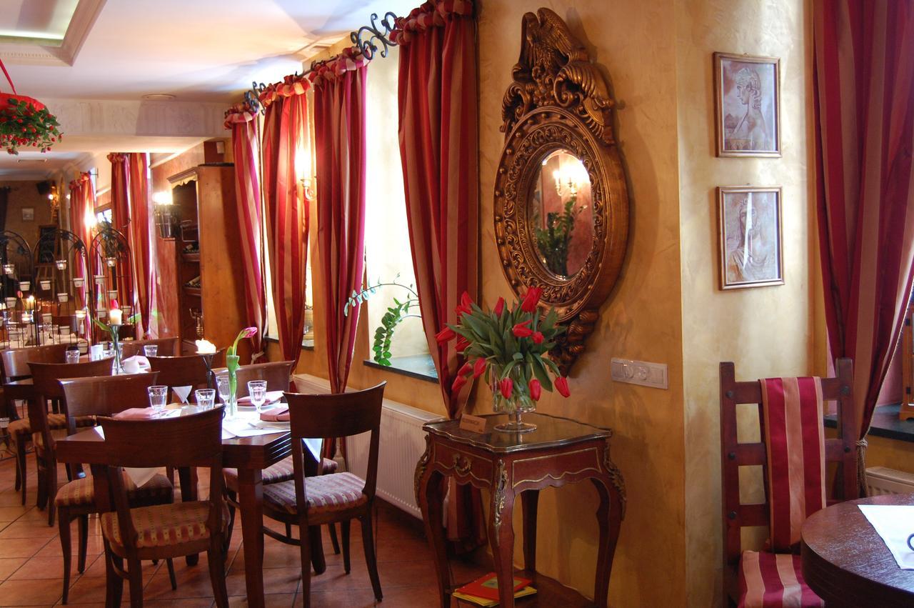 Restauracja - Hotel Mocca D'Oro ミコウフ エクステリア 写真