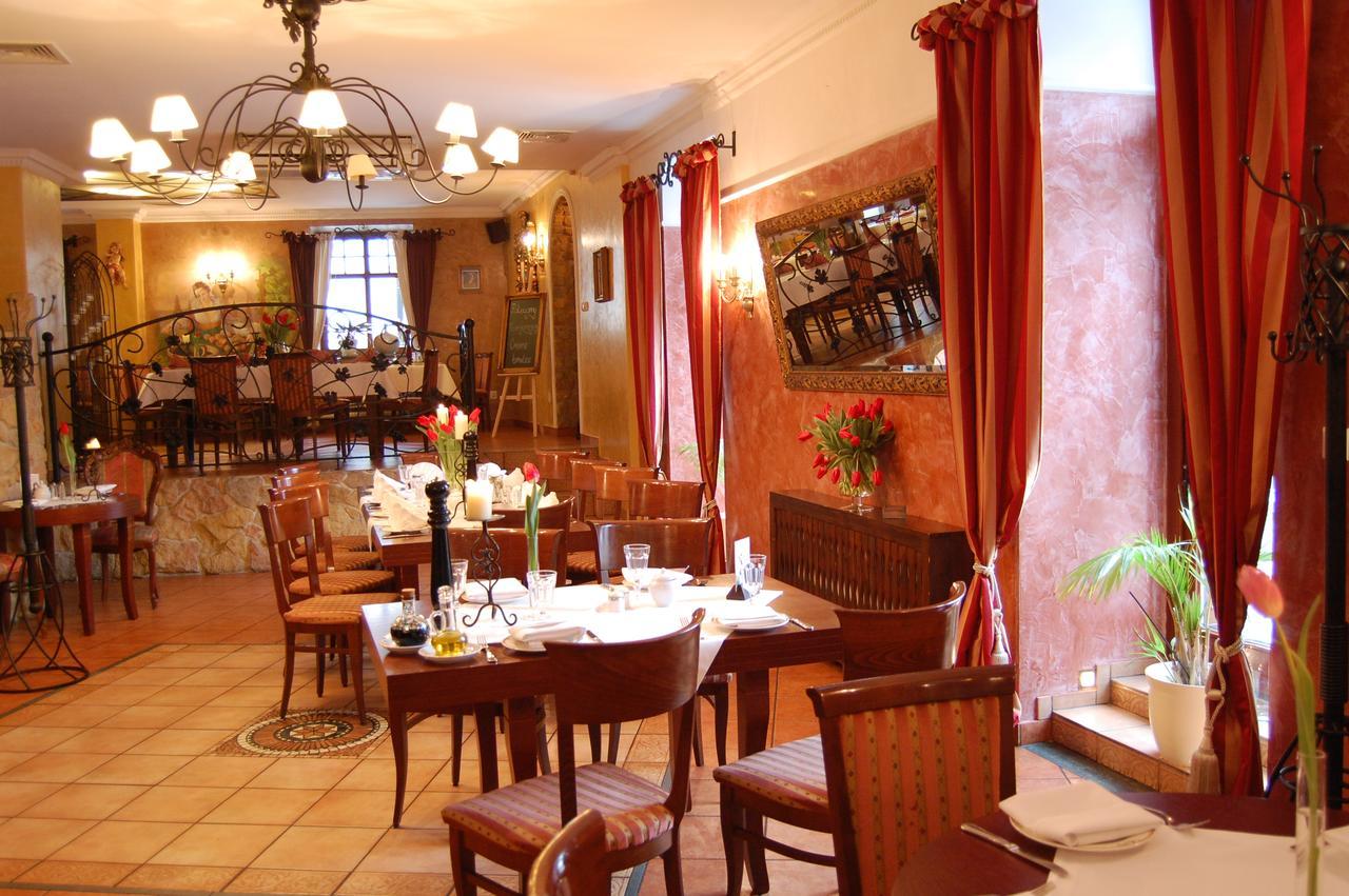 Restauracja - Hotel Mocca D'Oro ミコウフ エクステリア 写真